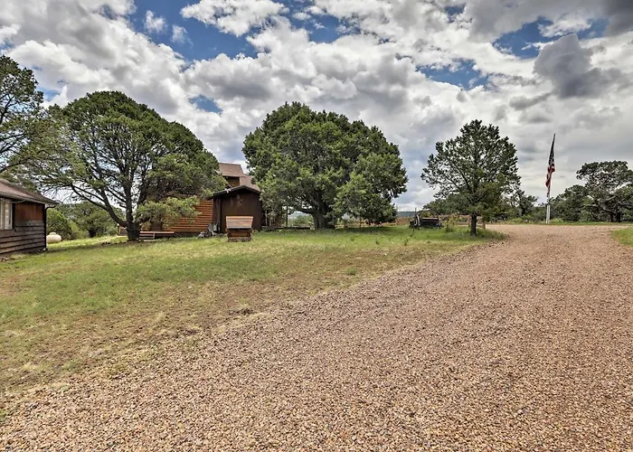 Hot Tub + Game Room! 30-acre Retreat Hébergement de vacances *