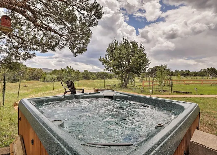 Hébergement de vacances Hot Tub + Game Room! 30-acre Retreat