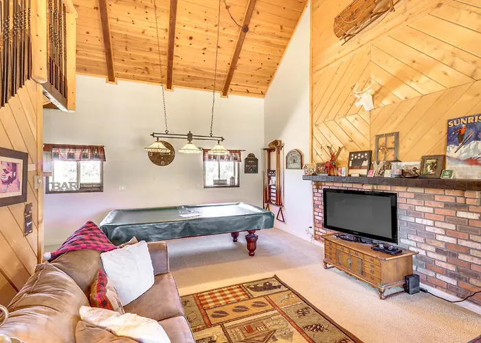 Hot Tub + Game Room! 30-acre Retreat Hébergement de vacances *
