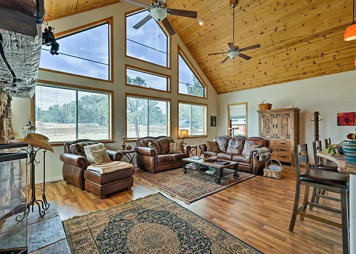 Hot Tub + Game Room! 30-acre Retreat Vernon