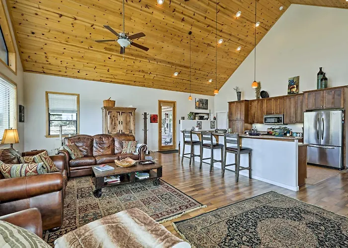 Hot Tub + Game Room! 30-acre Retreat Hébergement de vacances *