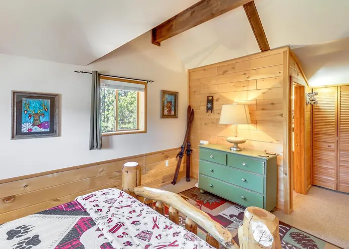 Hot Tub + Game Room! 30-acre Retreat