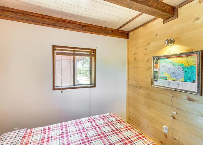 Hot Tub + Game Room! 30-acre Retreat * Vernon