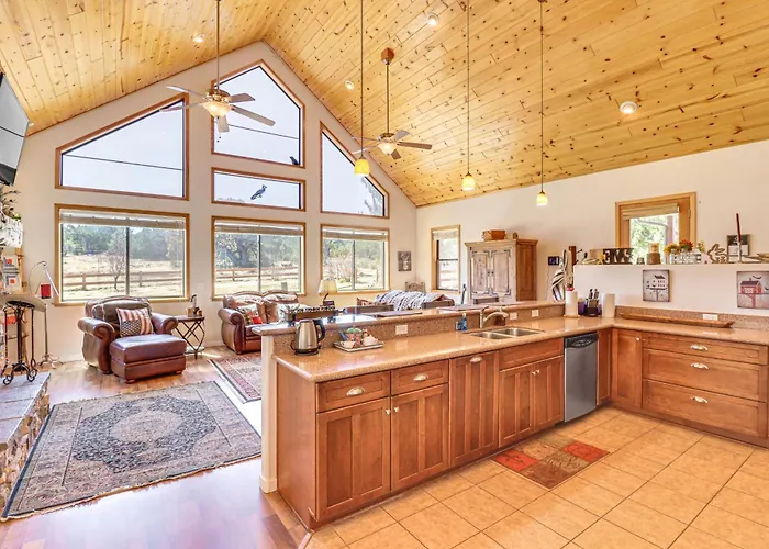 Hot Tub + Game Room! 30-acre Retreat * Vernon