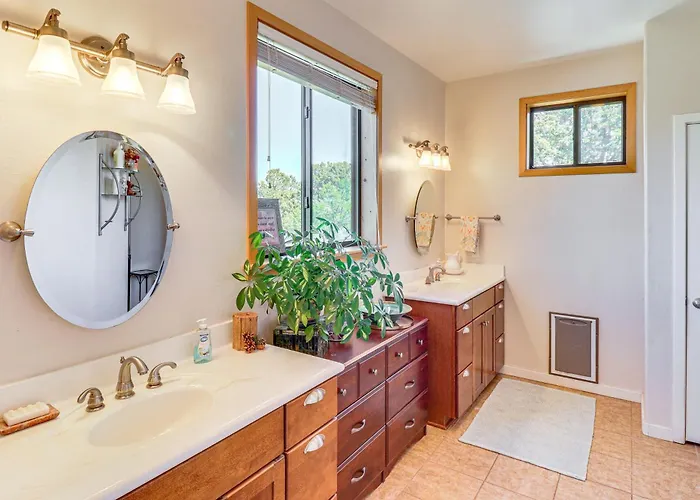 Hot Tub + Game Room! 30-acre Retreat *