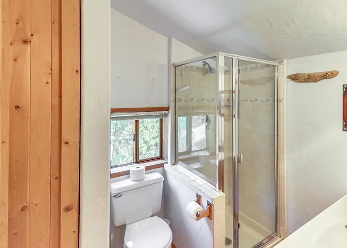 Hot Tub + Game Room! 30-acre Retreat