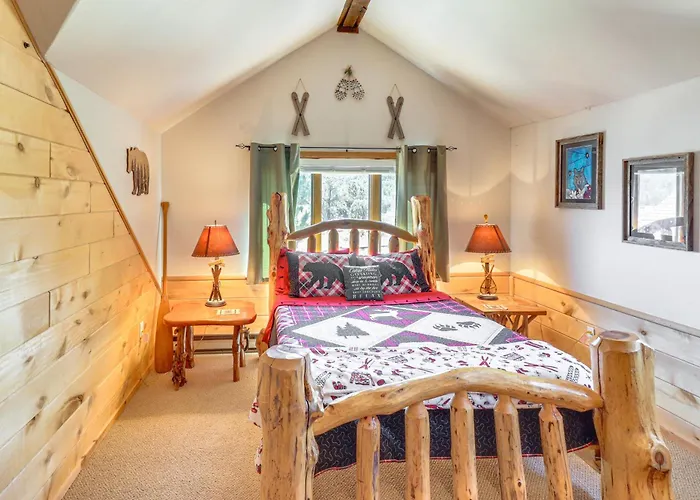 Hot Tub + Game Room! 30-acre Retreat Hébergement de vacances Vernon