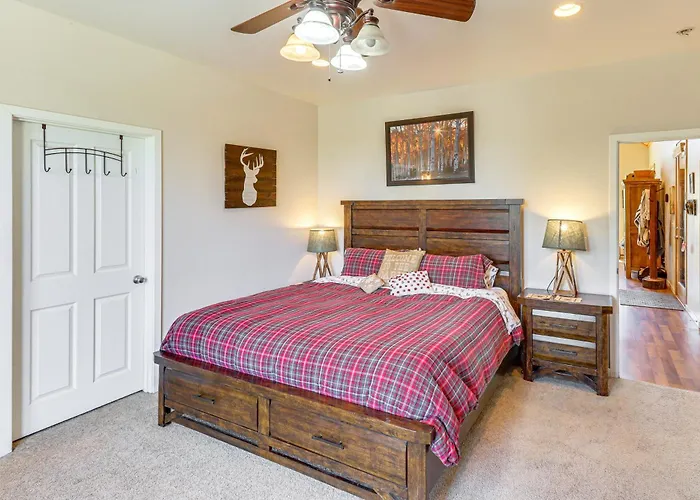 Hot Tub + Game Room! 30-acre Retreat *