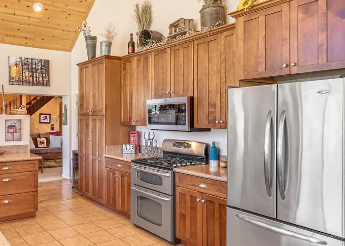 Hébergement de vacances Hot Tub + Game Room! 30-acre Retreat